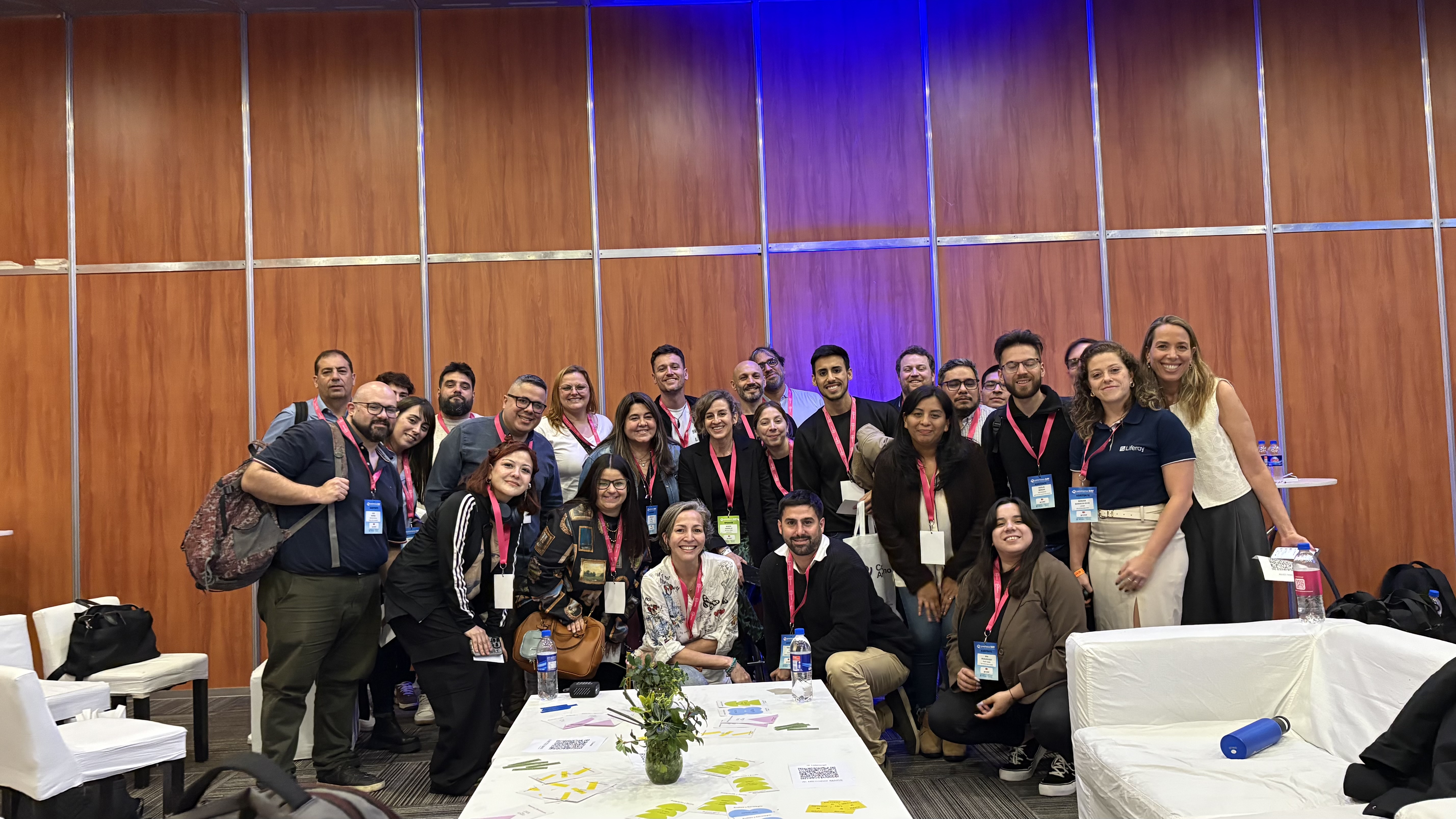 Sandra Jaramillo con equipo de workshop